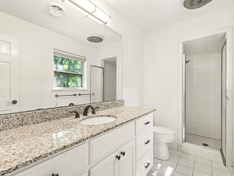 2825 E Inwood Ln — Photo 9