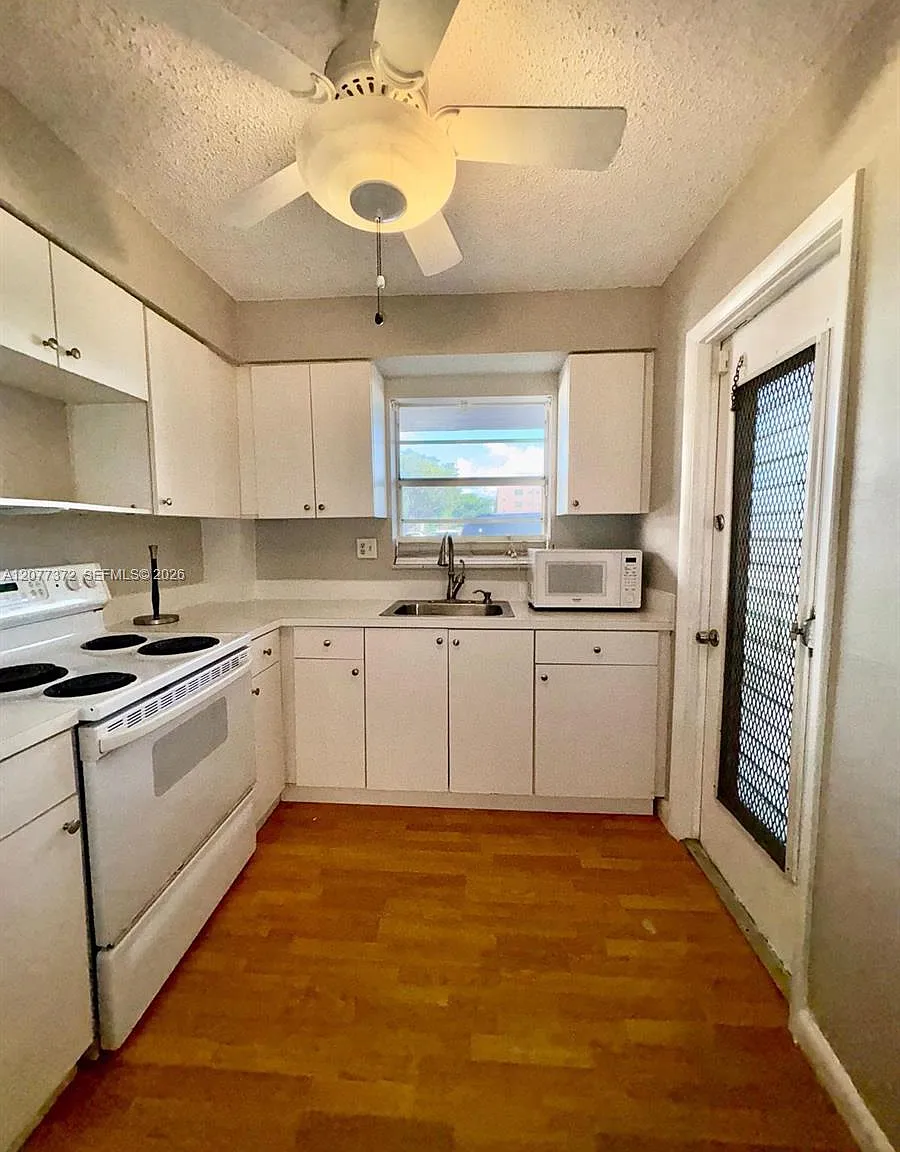Tallwood West Condo — Photo 3