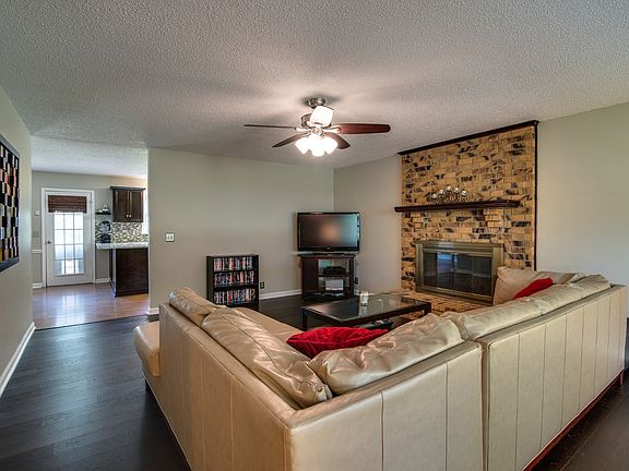 4th image of 405 Stonetree Dr