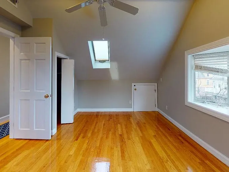 1011 Washington St — Photo 5
