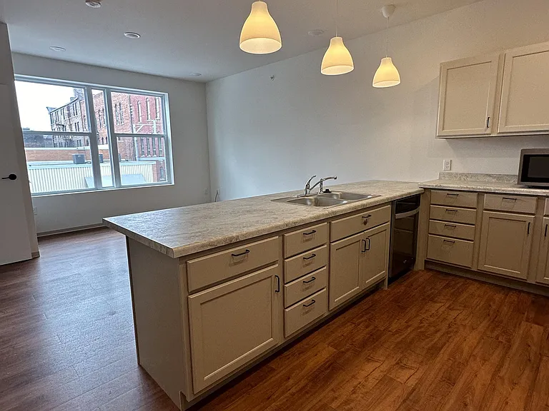 307 N 3rd St — Photo 33