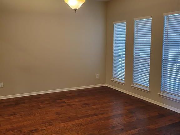 5th image of 3715 Pinehurst Dr