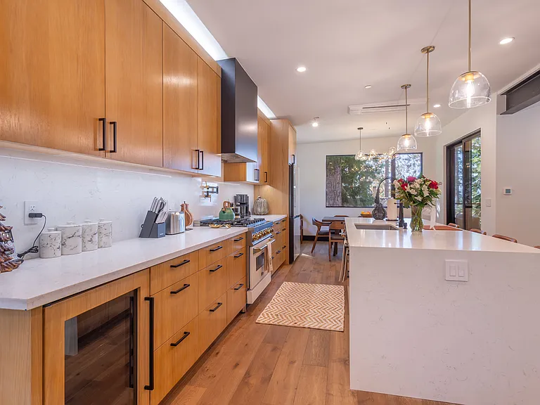 190 Speedboat Ave — Photo 11