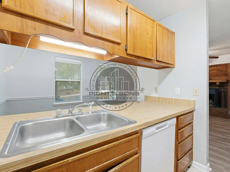 1818 Sylvan Ct #D — Photo 7