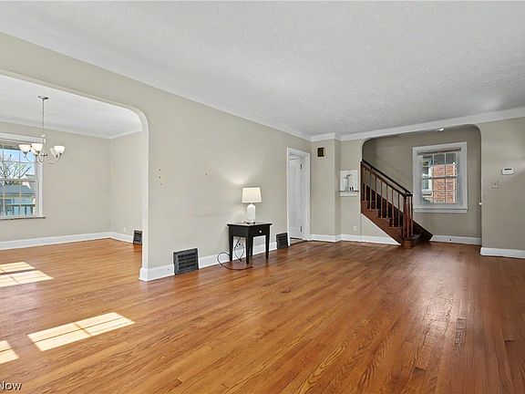5th image of 944 Canfield Rd