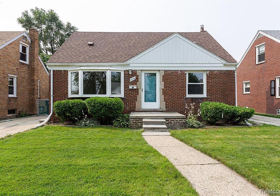 1st image of 1379 Riverbank St