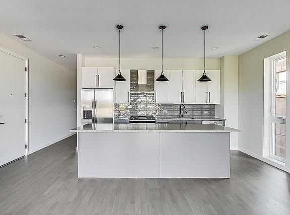 5th image of 5824 N Lincoln Ave #1A