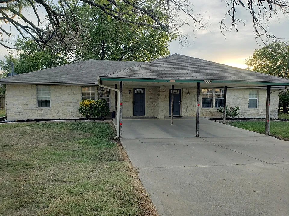 1385 Loop 332 #B