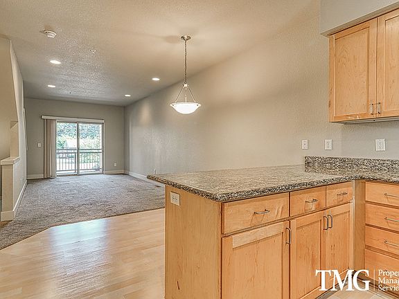 4th image of 17240 NE Glisan St #17256