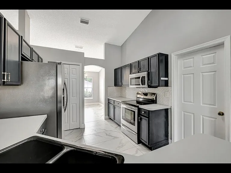 2878 SE East Blackwell Dr — Photo 5