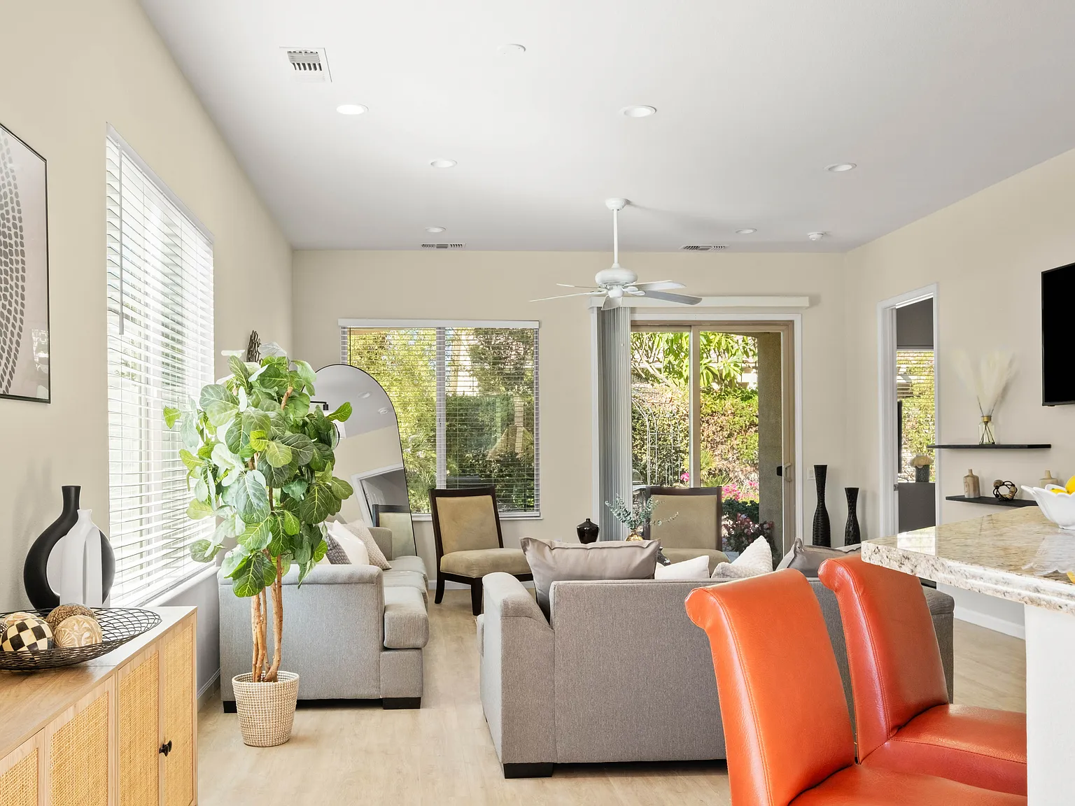 2 bed, 1257 sqft, $3,900 — Photo 3