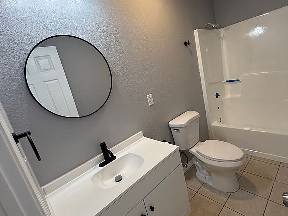 3rd image of 1058 Quail Hollow Dr #B