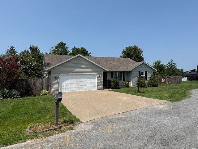 1st image of 403 Empress Ln