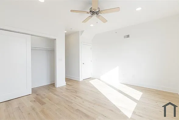 2410 W Master St #2 — Photo 2