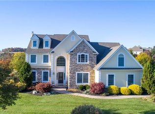 3889 Buck Hill Cir, Schnecksville, PA