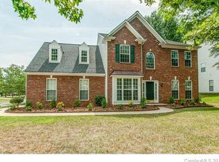 705 Meadow Lake Dr, Matthews, NC 28105