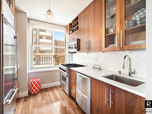 4th image of 88 Greenwich St APT 1610