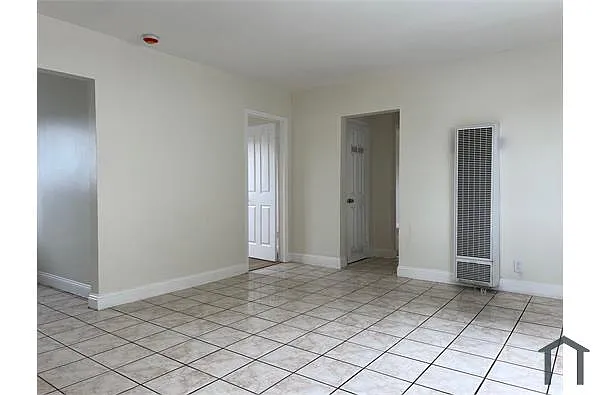 Building Photo - 817 W 84th St #4