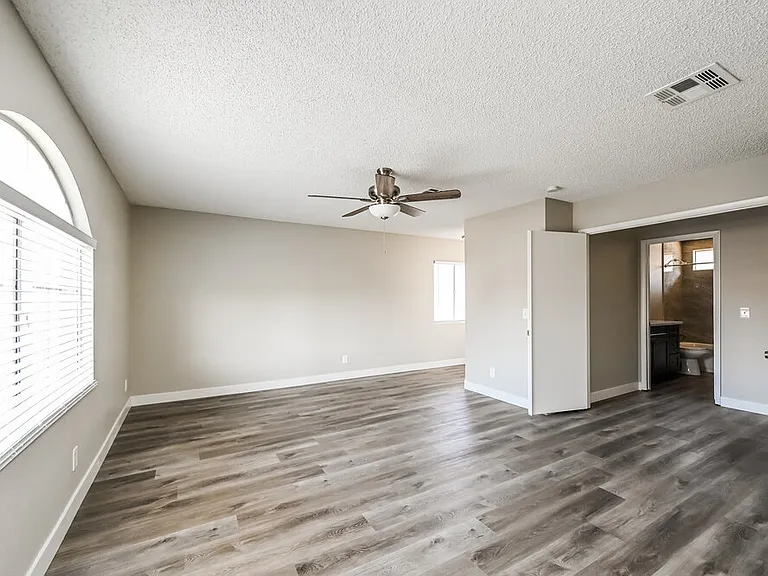 1512 Spreading Oak Dr — Photo 8
