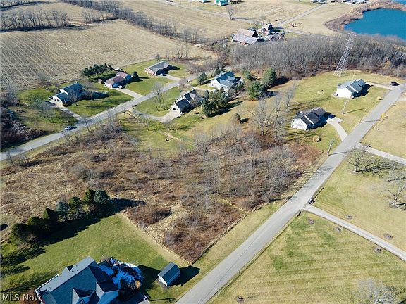5th image of Circleview Dr