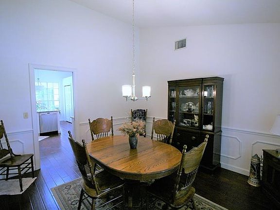 4th image of 4901 Winwood Way
