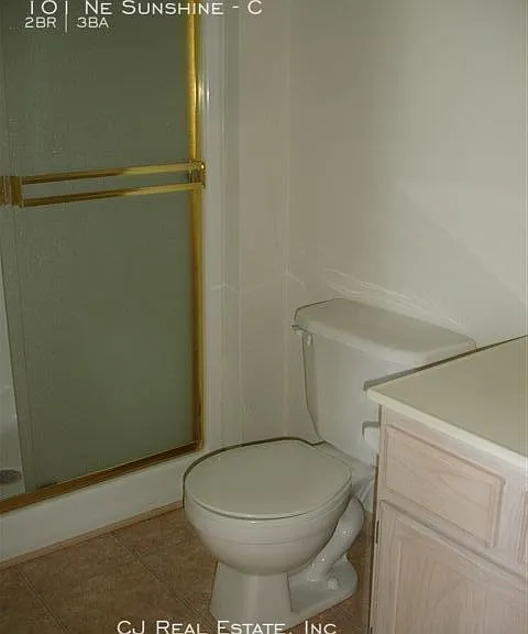 101 NE Sunshine St #C — Photo 7
