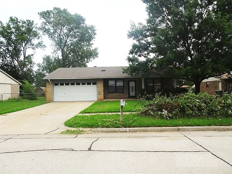 616 N Ramblin Oaks Dr — Photo 1