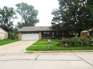 616 N Ramblin Oaks Dr, Moore, OK 73160
