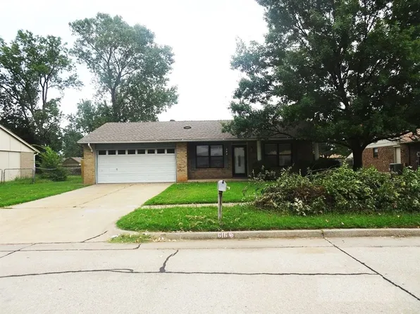 616 N Ramblin Oaks Dr, Moore, OK 73160