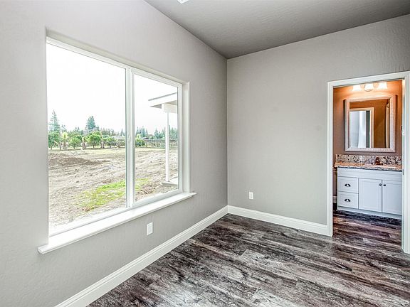 4th image of 1-3925 Bell Ave