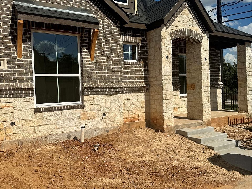 1st image of 601 Oaks Ct
