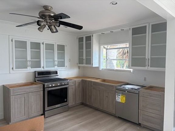 3rd image of 122 Castaic Ave