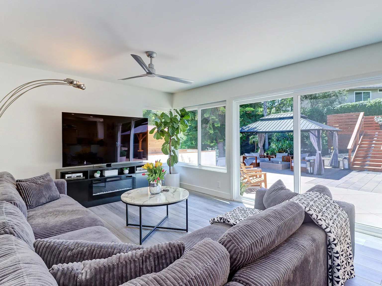 3 bed, 2.5 bath, 2026 sqft, $8,500 — Photo 3