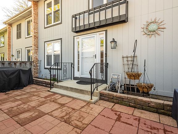 3rd image of 259 Laurel Ln