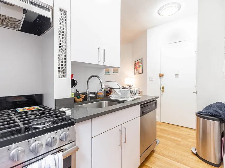 26 Grove St #4A — Photo 5