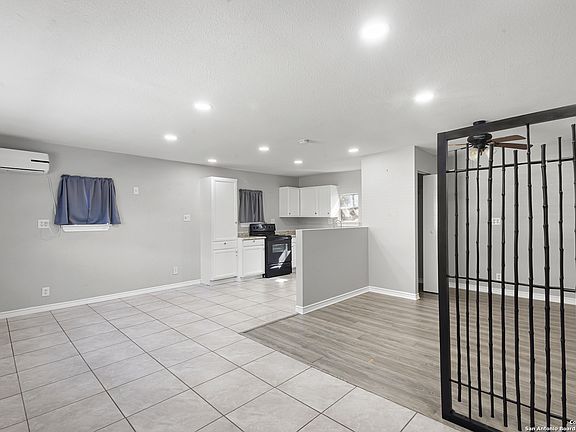 3rd image of 2961 LAKEVIEW DR