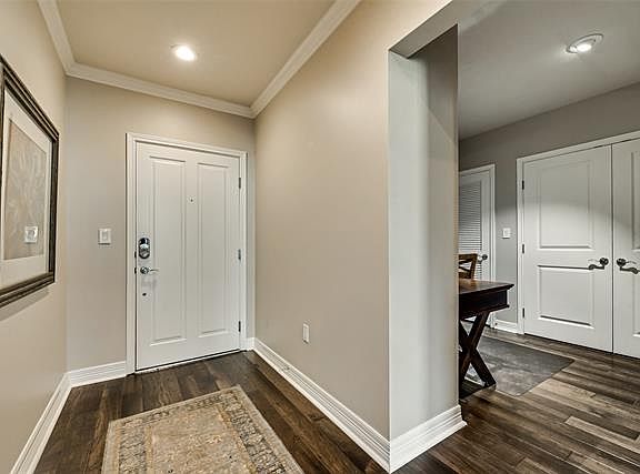 4th image of 500 Throckmorton St APT 811