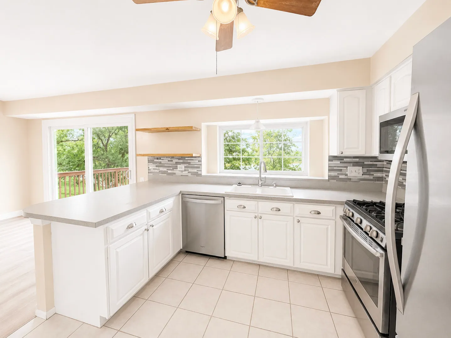 3 bed, 2.5 bath, 2120 sqft, $2,800 — Photo 3