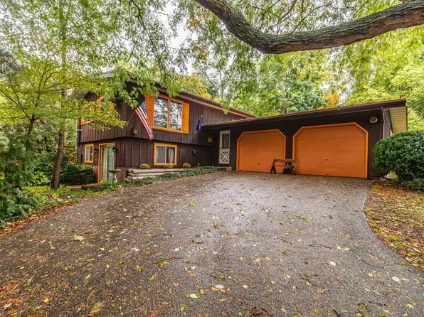 404 18th Ave, Monroe, WI 53566