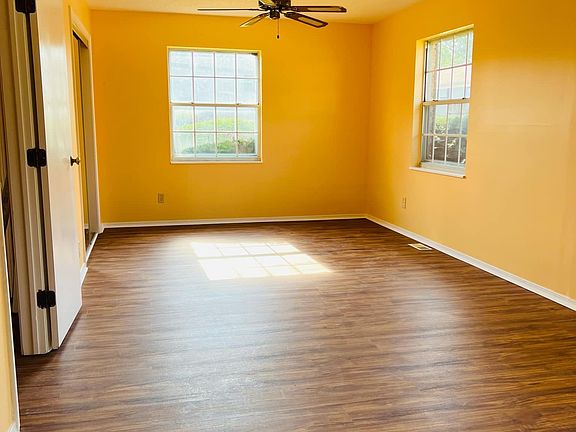 3rd image of 4485 Four Seasons Cir