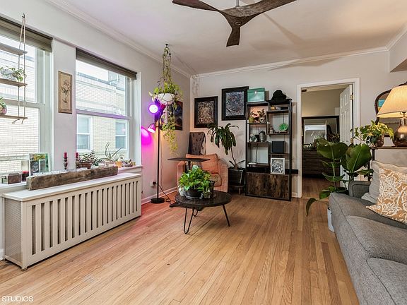 3rd image of 1419 W Catalpa Ave APT 3S