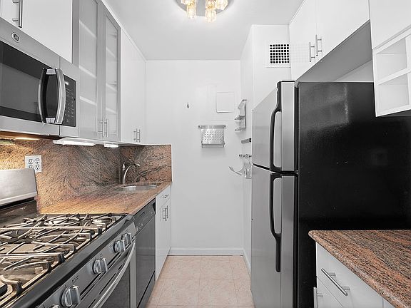 5th image of 301 E 79th St APT 25F