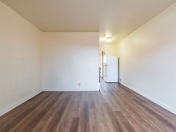 2nd image of 1120 NE 43rd St #1-104