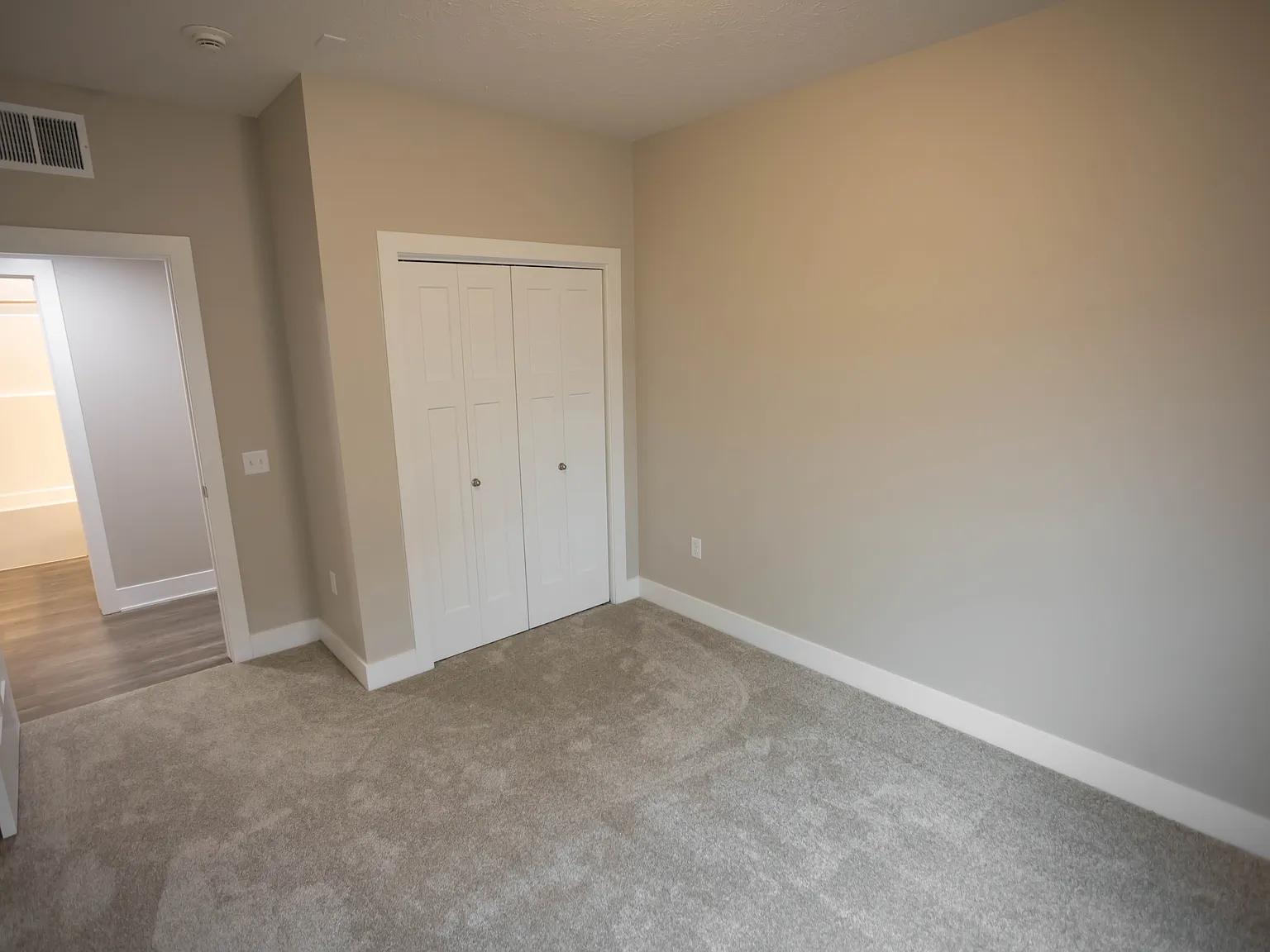 Riverbend Apartments — Photo 4