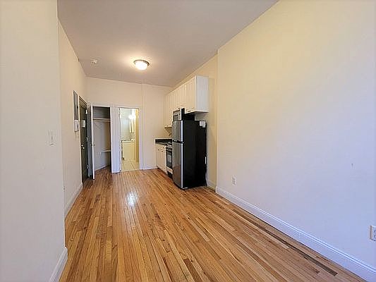 3rd image of 42 W 65th St APT 1D