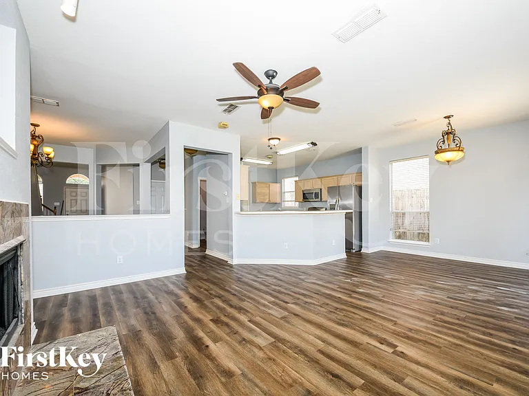 4909 Lodgepole Ln — Photo 2