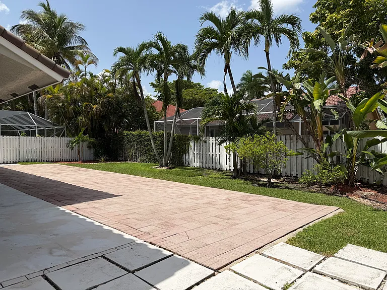 1052 San Luis Rey — Photo 14