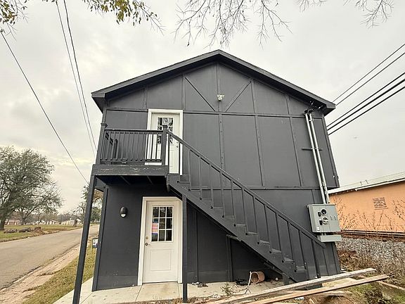 4th image of 401 Hinnant St