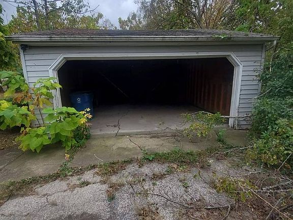 3rd image of 613 W 18th St
