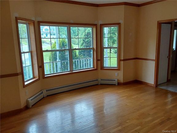 5th image of 19 Woodridge Dr
